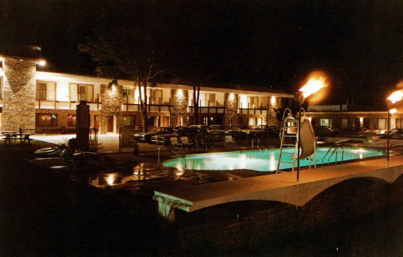 Petoskey Motel (Superior Motel, Petoskey Motor Court) - Vintage Postcard (newer photo)